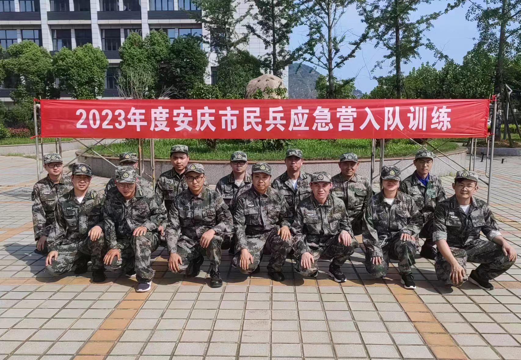 聯(lián)動(dòng)屬具、安慶車橋民兵班入隊(duì)訓(xùn)練合影.jpg